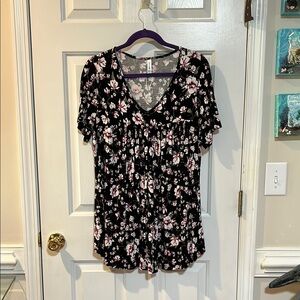 Black and White Floral Printed Short Sleeve V-Neck Blouse
